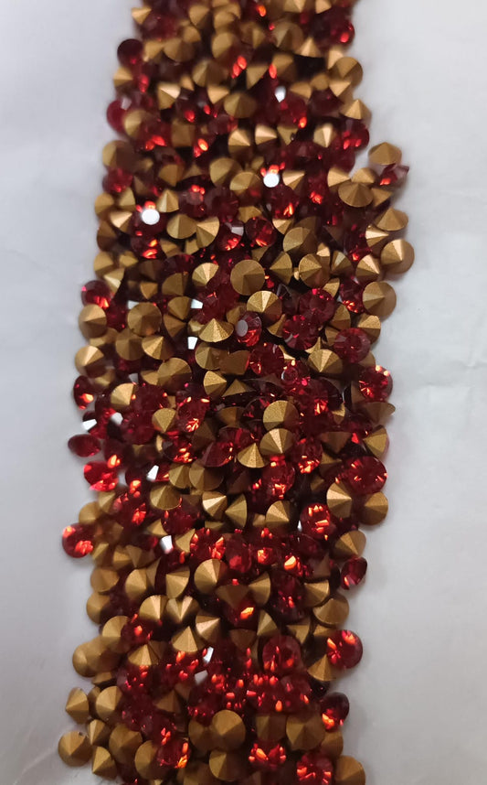 Swarovski® Chaton Vintage Indian Red Gold Foiled PP32