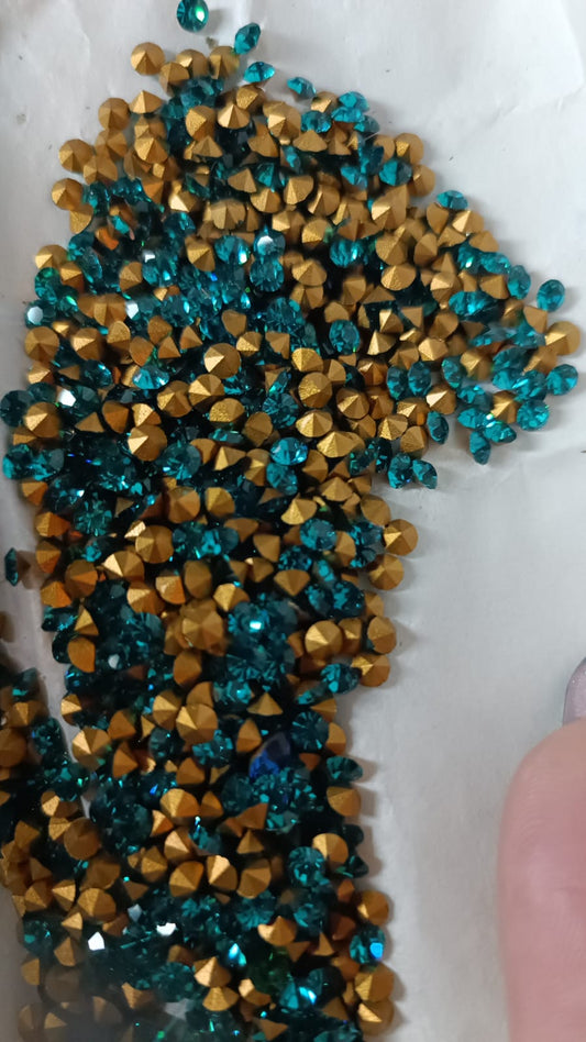 Swarovski® Chaton Vintage Blue Zircon Gold Foiled PP29