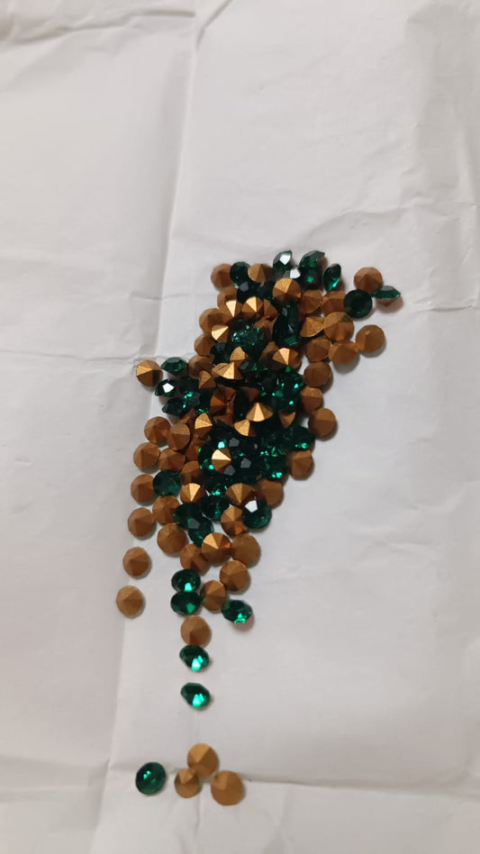 Swarovski® Chaton Vintage Emerald Gold Foiled PP29