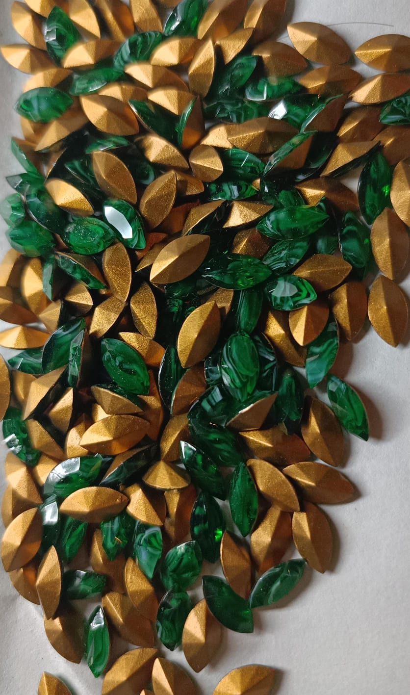 Swarovski® Fancy Vintage Navette Emerald Quartz Gold Foiled 10x5mm