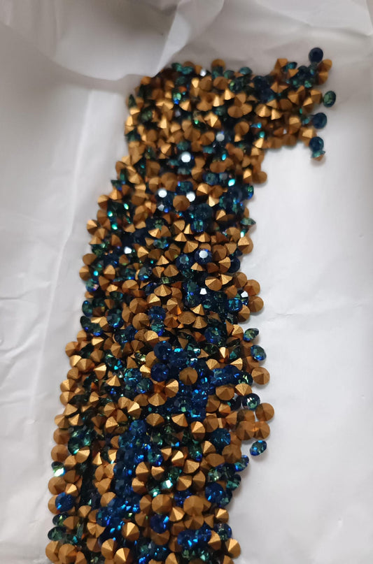 Swarovski® Chaton Vintage Bermuda Blue Gold Foiled PP29