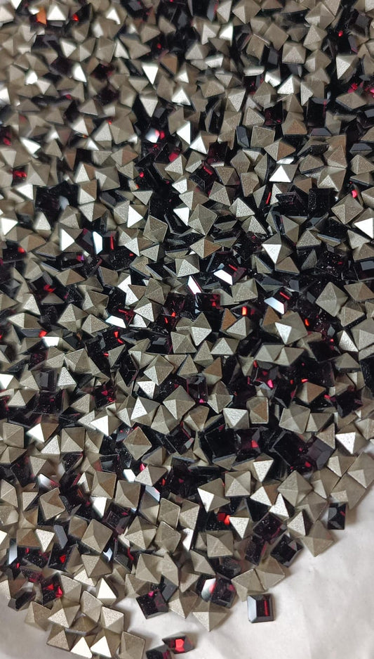 Swarovski® Fancy Vintage Faceted Square Burgundy Silver Foiled 4mm