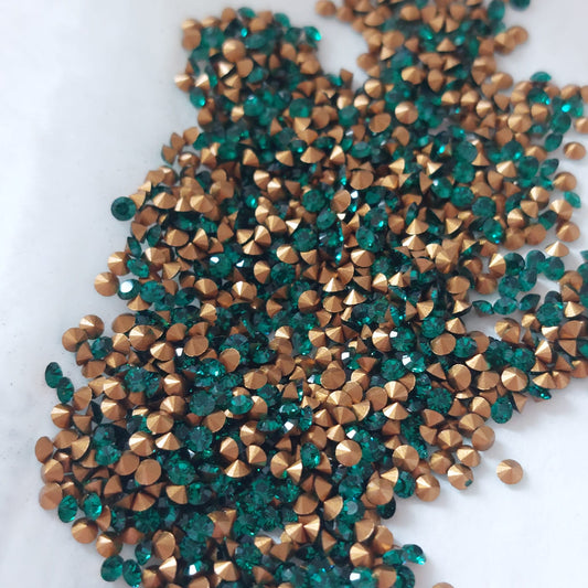 Swarovski® Chaton Vintage Emerald Gold Foiled PP18