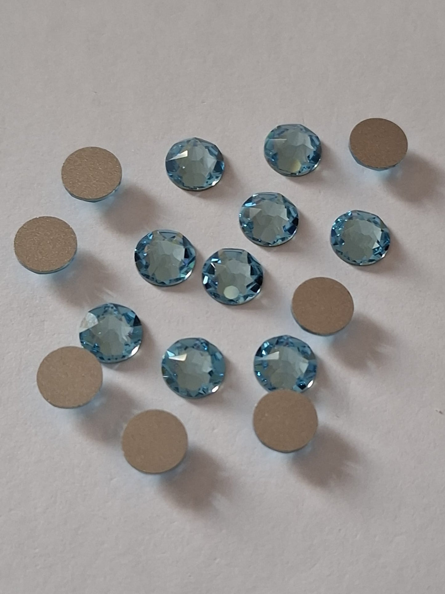 Swarovski® Nail Crystals Flat Rund Aquamarine SS34