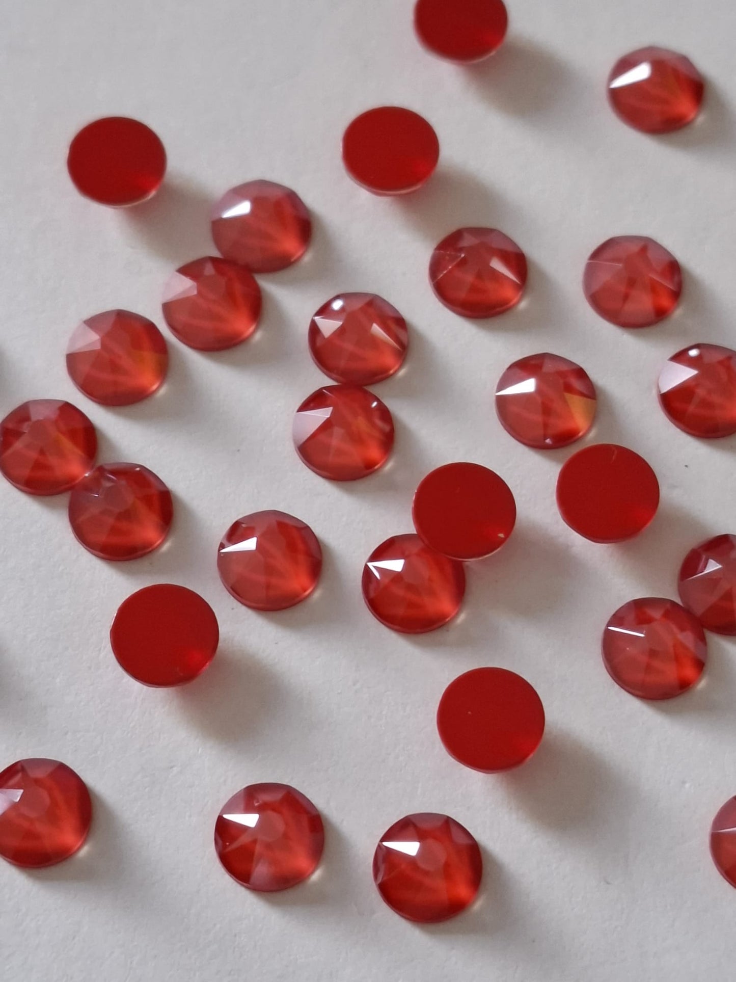 Swarovski® Nail Crystals Flat Rund Royal Red SS30