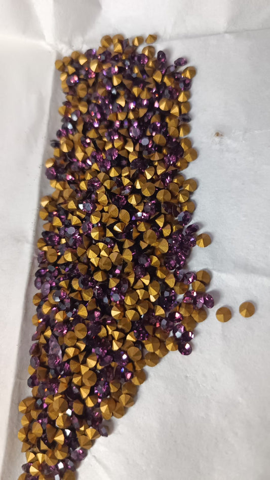 Swarovski® Chaton Vintage Amethyst Gold Foiled PP29