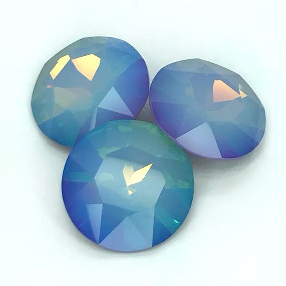 Swarovski® Flatback Hotfix White Opal Sky Blue SS6