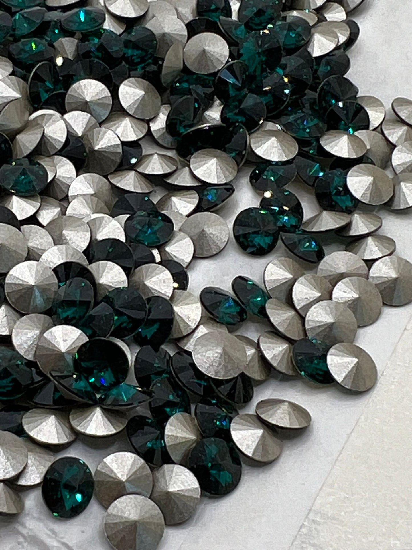 Swarovski® Rivoli Emerald 6mm