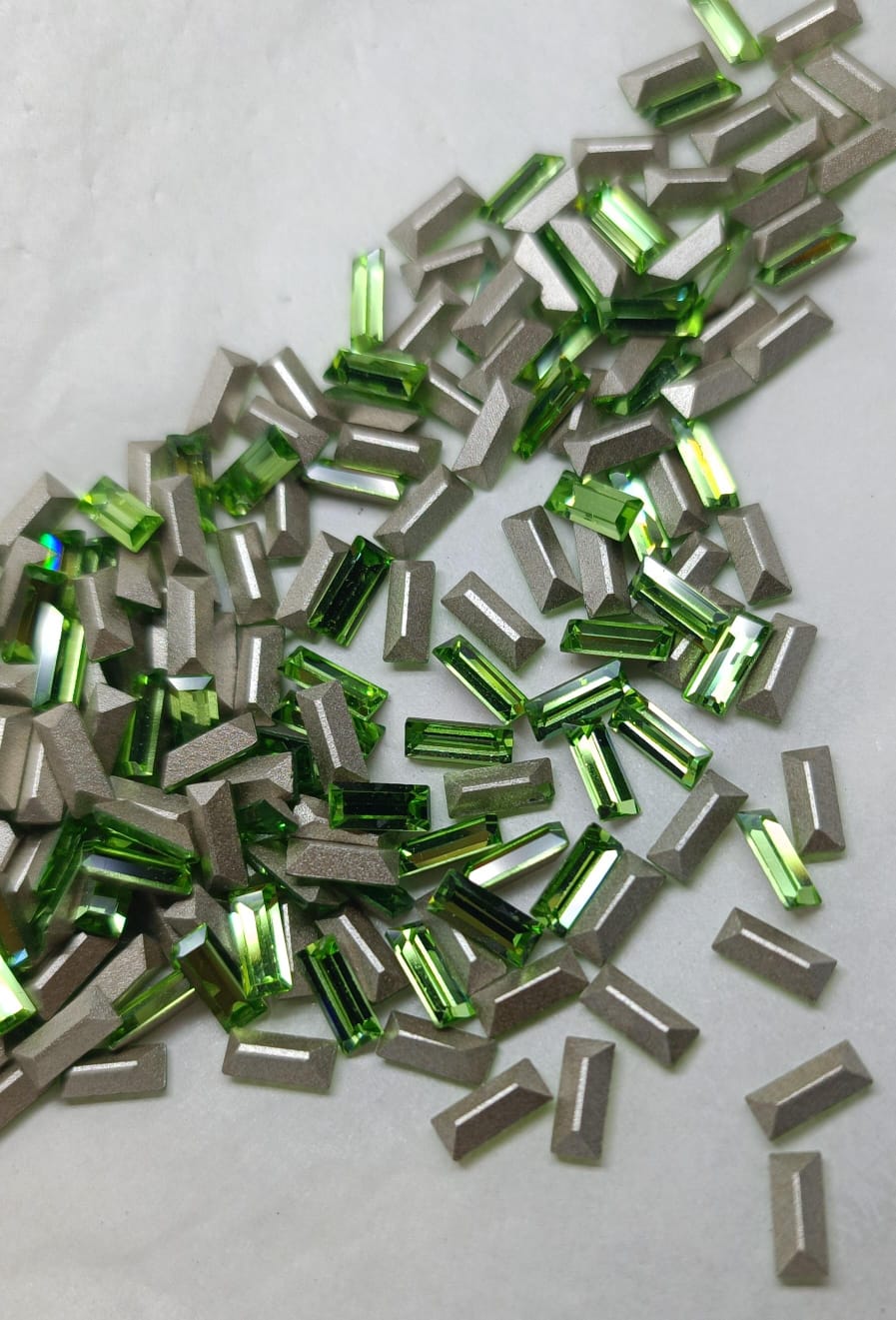 Swarovski® Fancy Vintage Baguette Peridot Silver Foiled 7x3mm