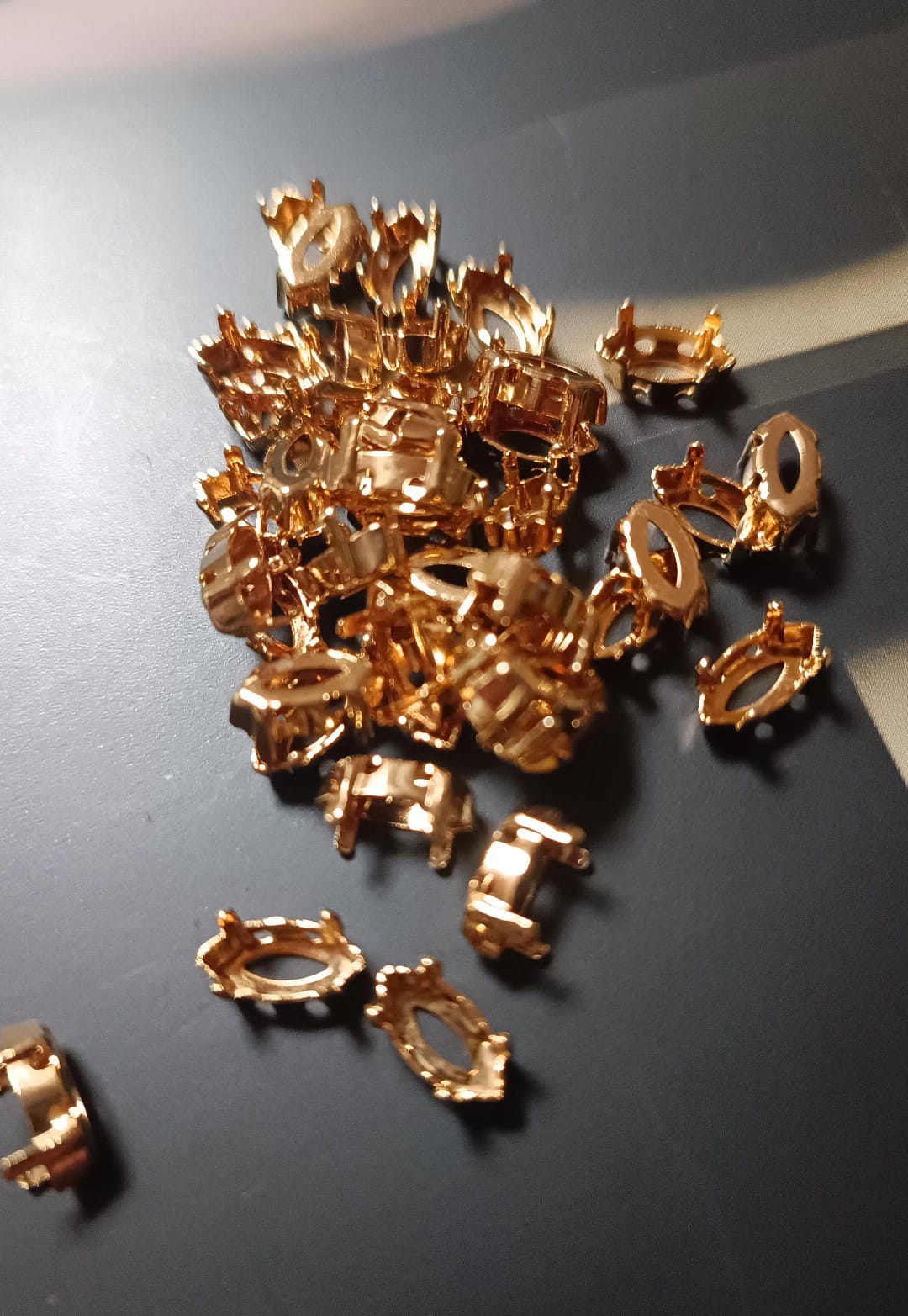 Swarovski® Fassung Navette Gold 10x5mm