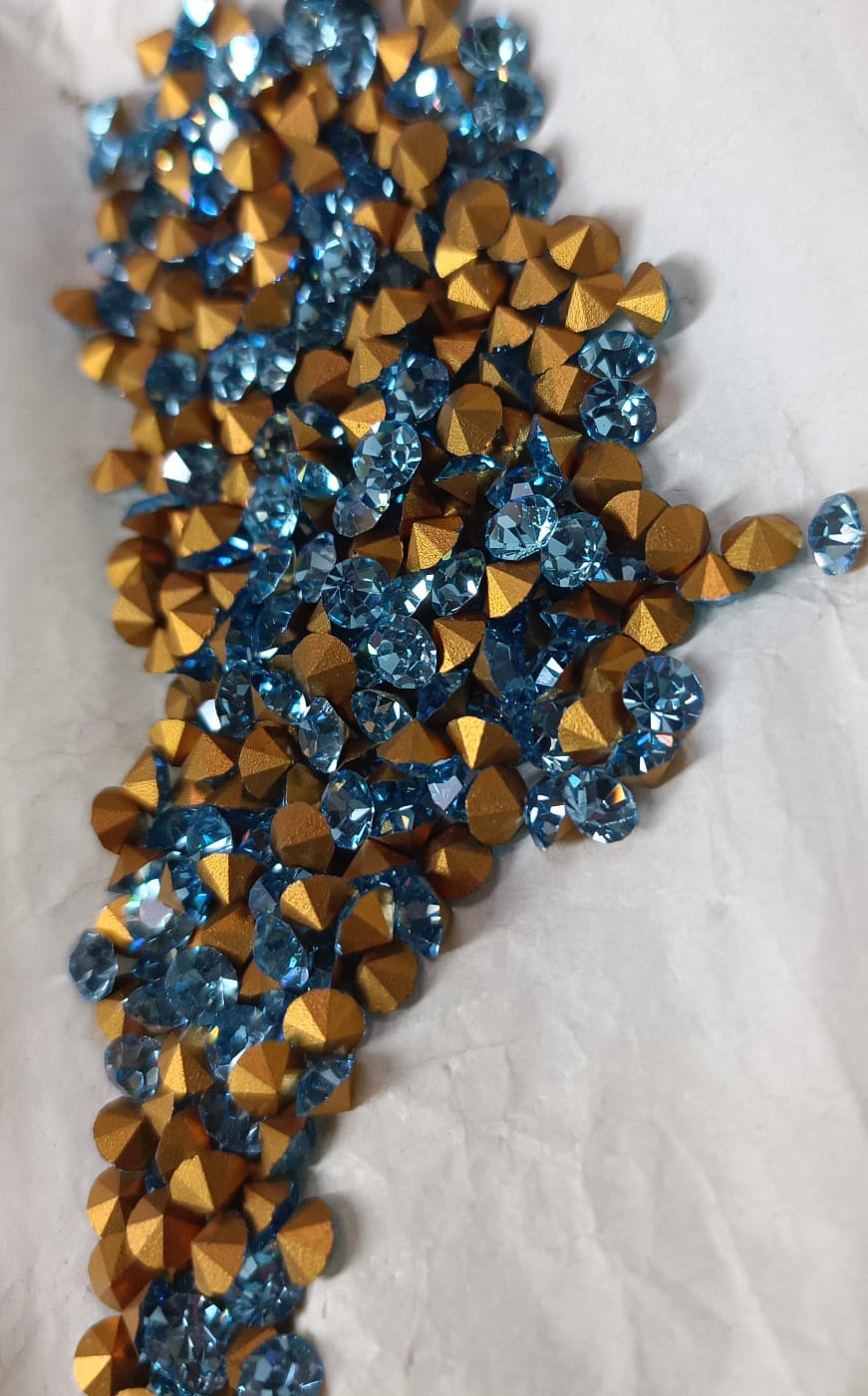 Swarovski® Chaton Vintage Aquamarine Gold Foiled SS19