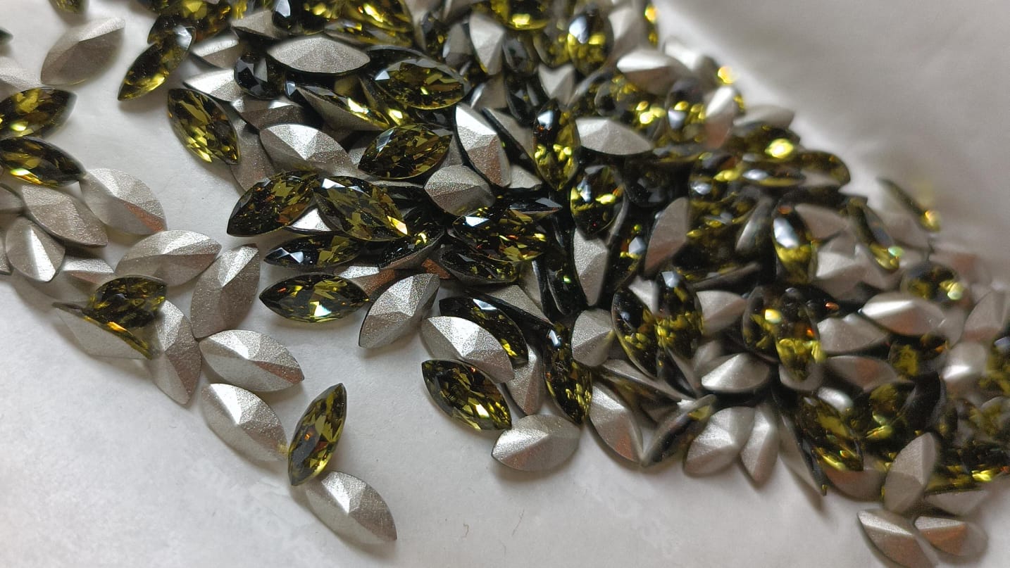 Swarovski® Fancy Vintage Navette Khaki Silver Foiled 10x5mm