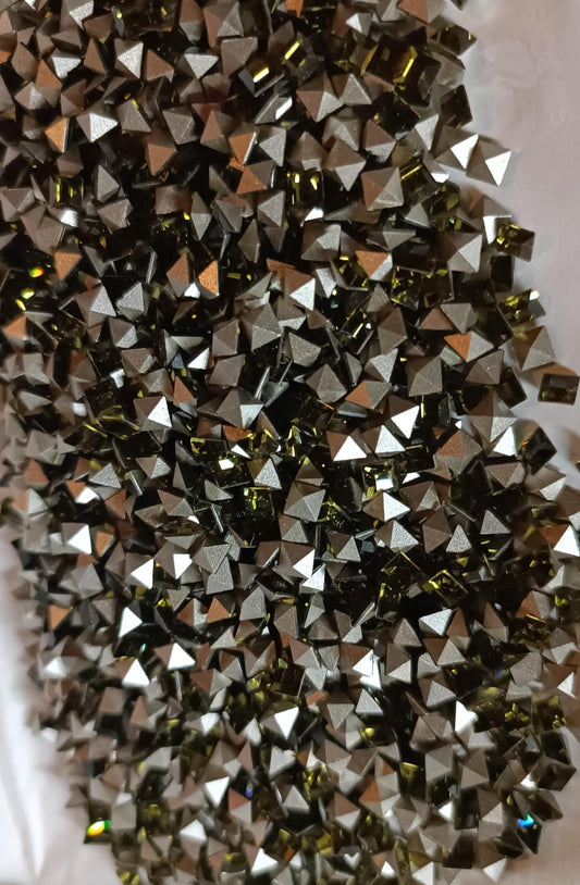 Swarovski® Fancy Vintage Faceted Square Khaki Silver Foiled 4mm