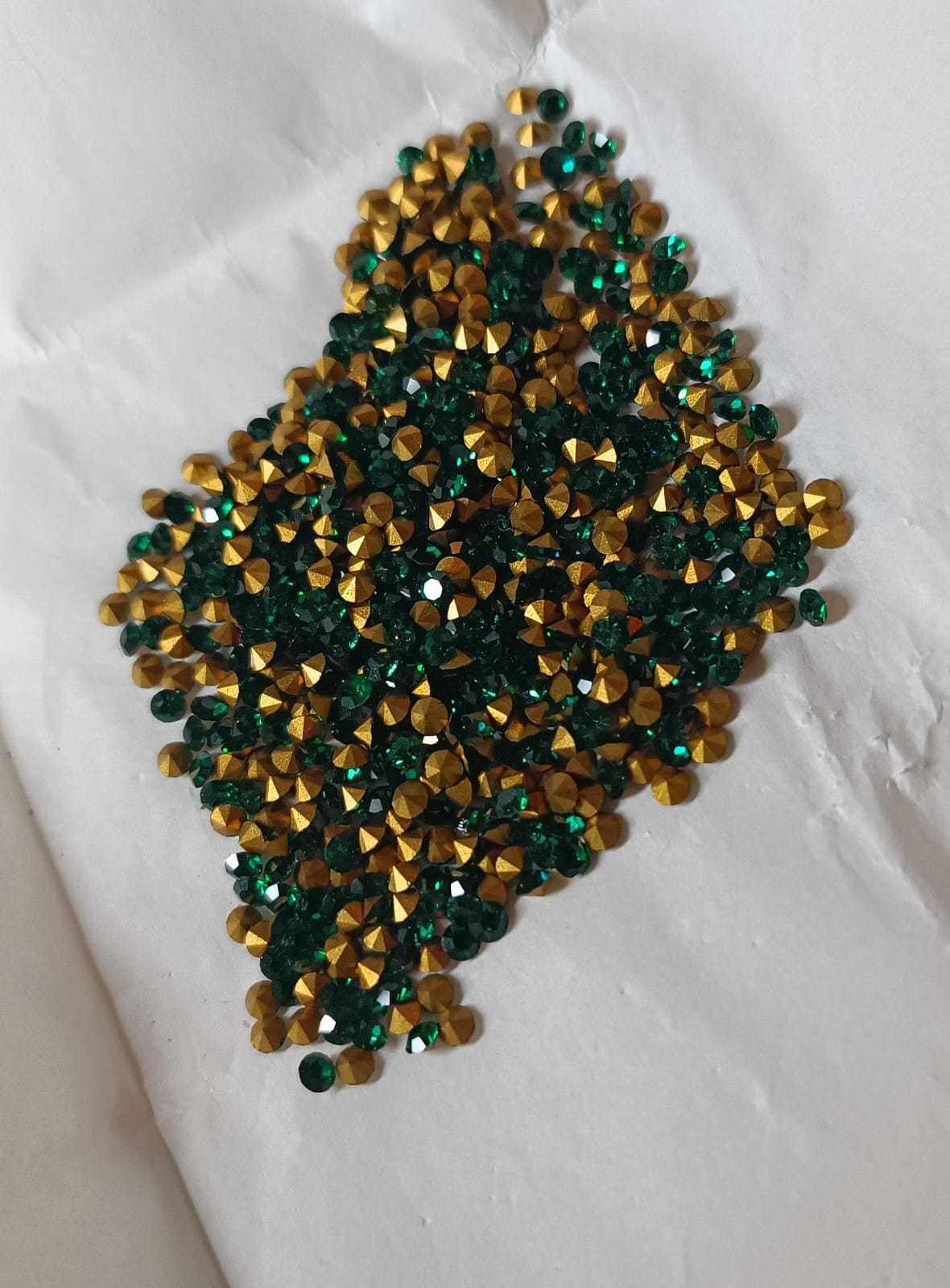 Swarovski® Chaton Vintage Emerald Gold Foiled PP23