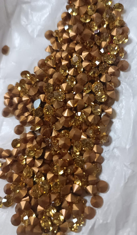 Swarovski® Chaton Vintage Light Topaz Gold Foiled PP32