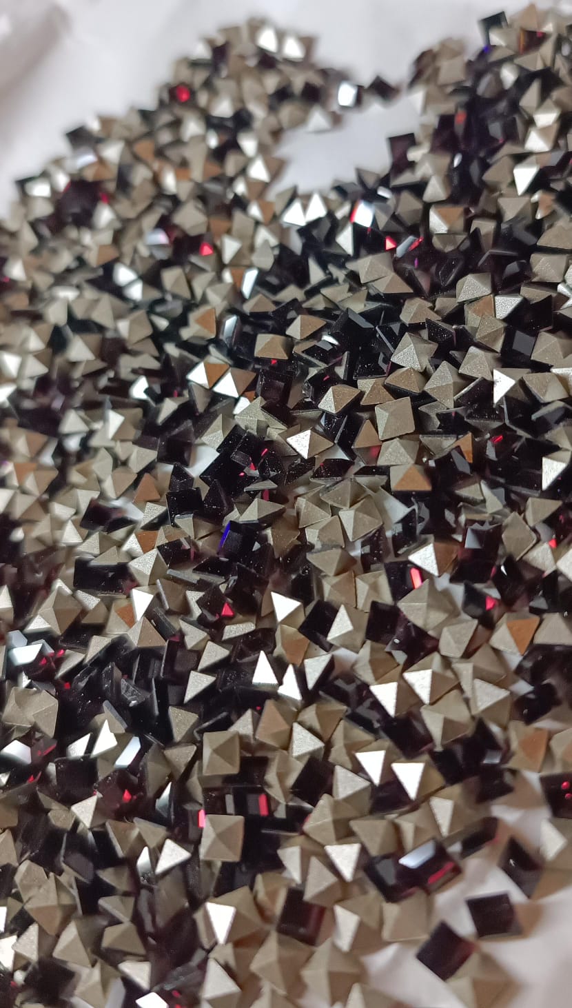 Swarovski® Fancy Vintage Faceted Square Burgundy Silver Foiled 4mm