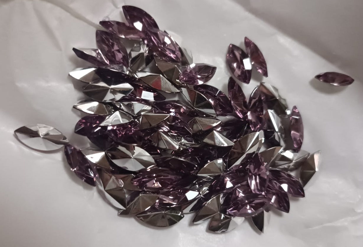 Swarovski® Fancy Navette Light Amethyst Verspiegelte Rückseite 15x7mm