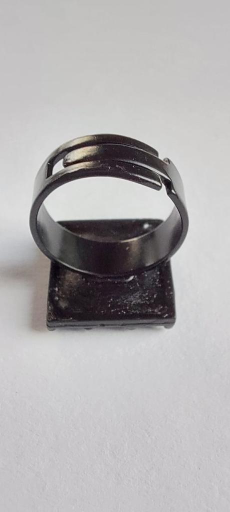 9938 Vintage Ring made with Swarovski Kristallen 18mm
