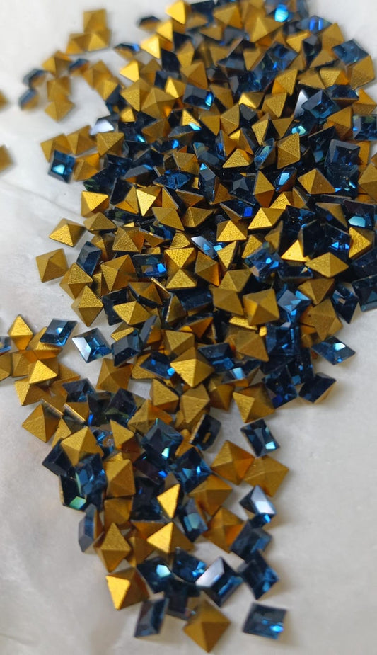 Swarovski® Fancy Vintage Faceted Square Montana Gold Foiled 4mm