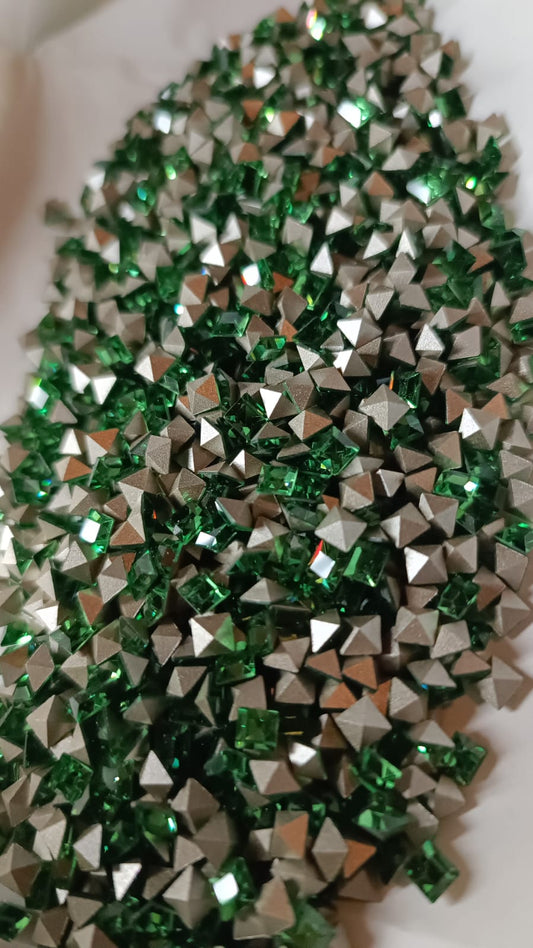 Swarovski® Fancy Vintage Faceted Square Erinite Silver Foiled 4mm